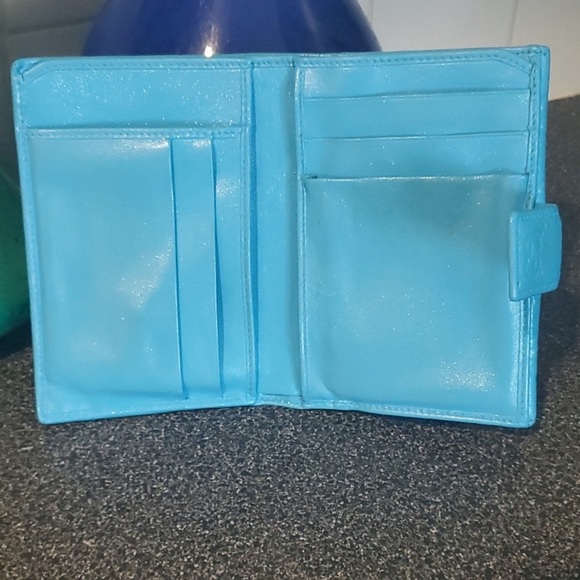 🩵 Authentic Gucci baby blue wallet 🩵 In very good condition. Box included. - Picture 5 of 12